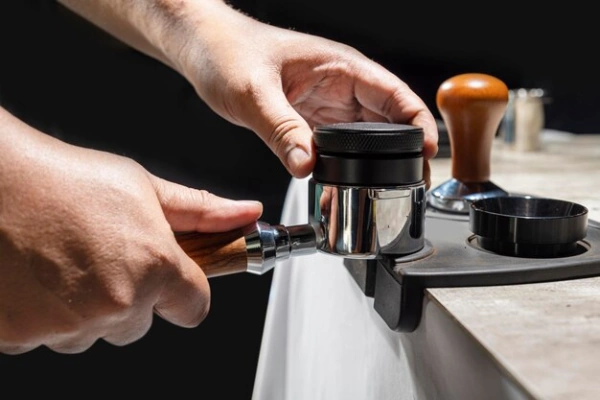 Tamper espresso bar et d'autres outils indispensable pour BARISTAS