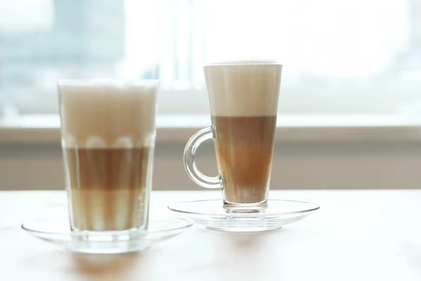 Flat white versus latte